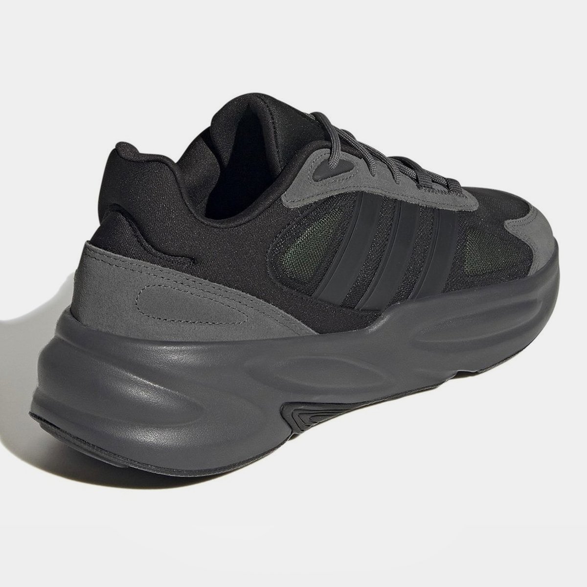 Mens cloudfoam black clearance trainers