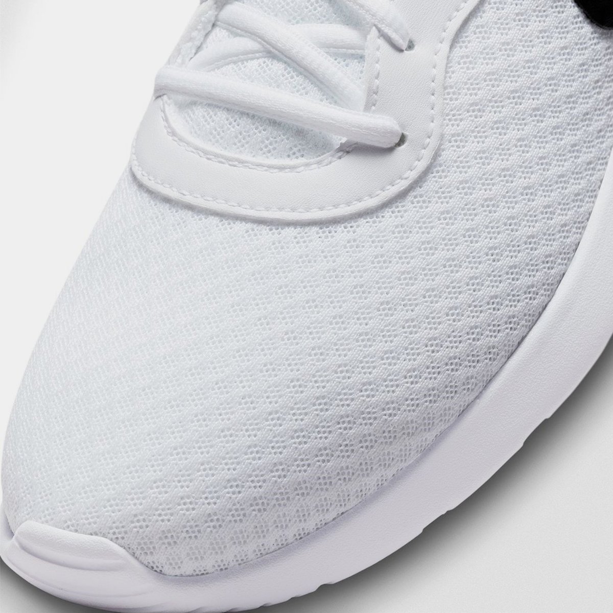 Nike tanjun outlet white trainers