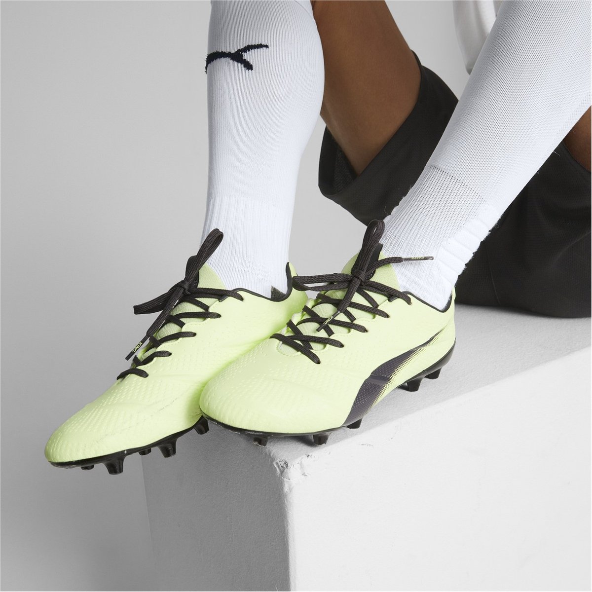 Cheap puma king moulded clearance football boots