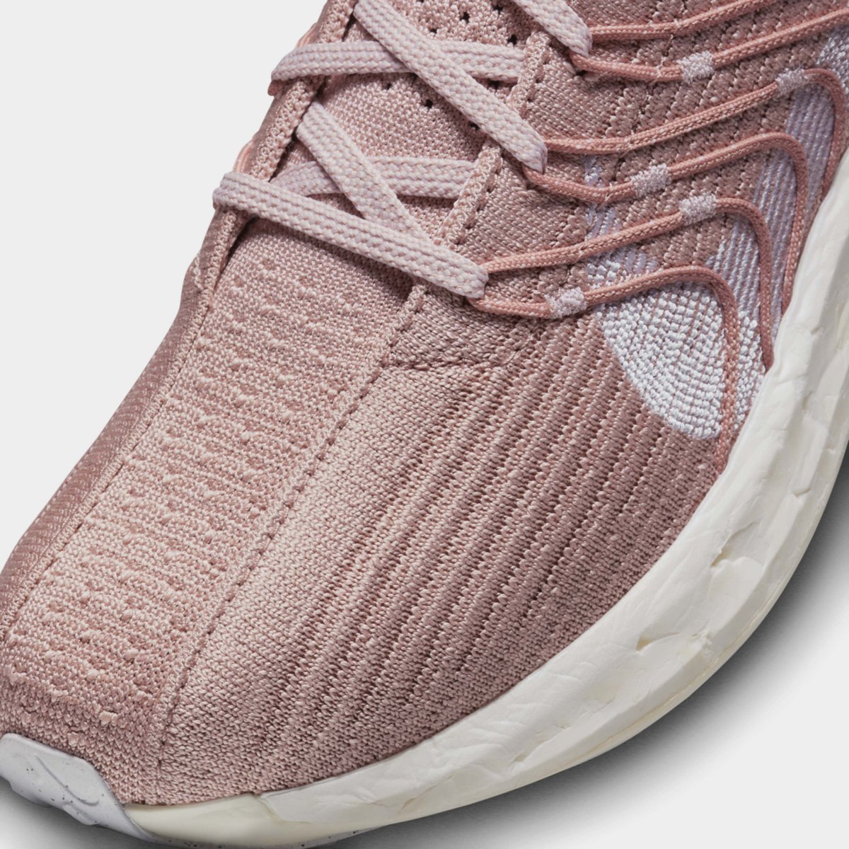 Running epic react flyknit trainers discount in white and rose gold