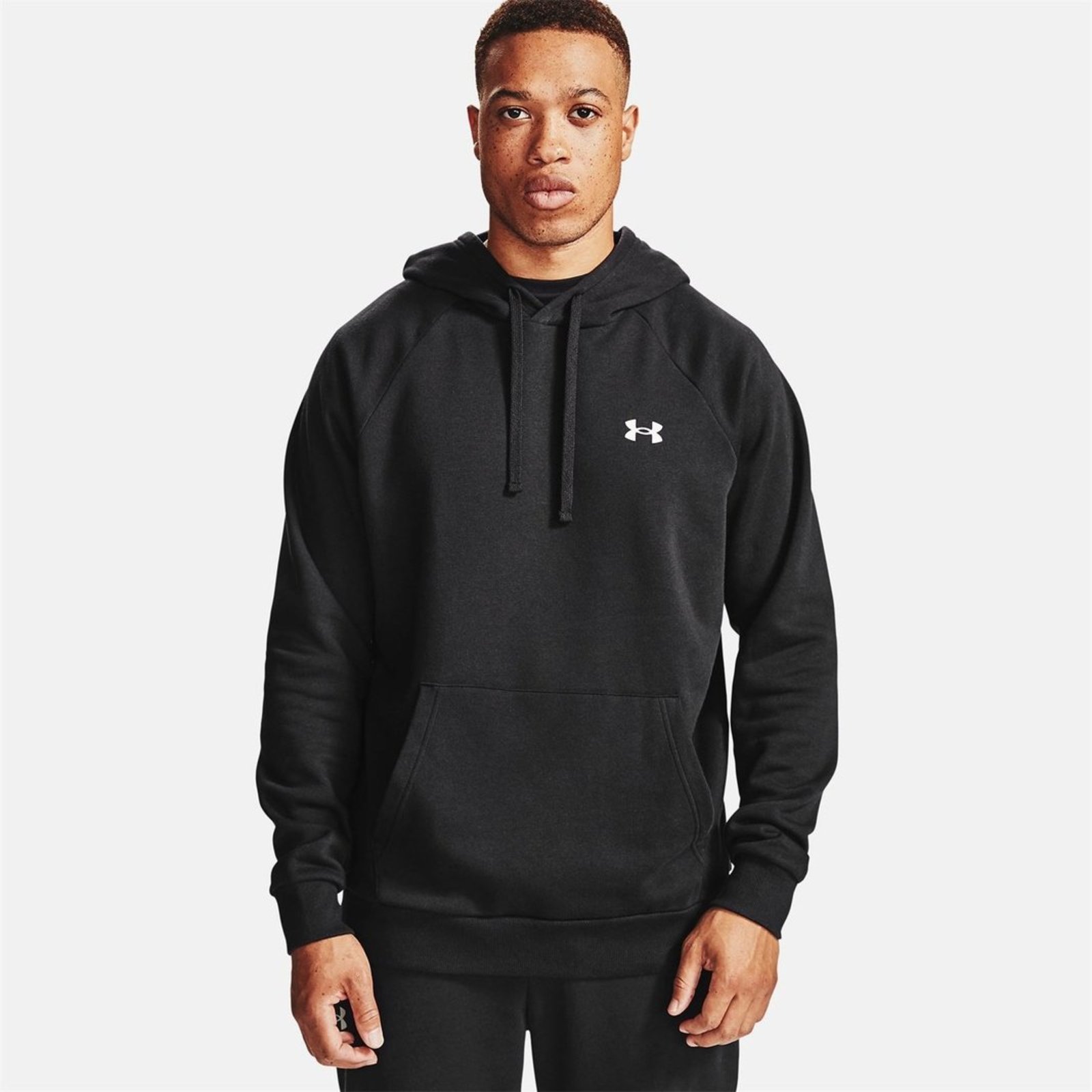 Black under armour deals hoodie