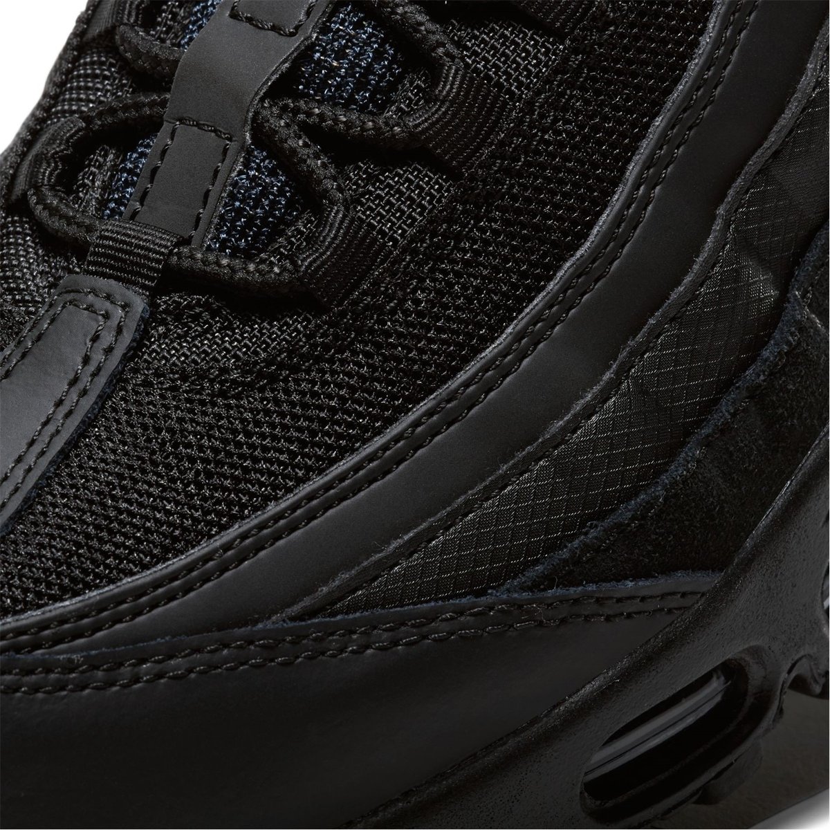 Men's air max hotsell 95 essential black/navy sneaker