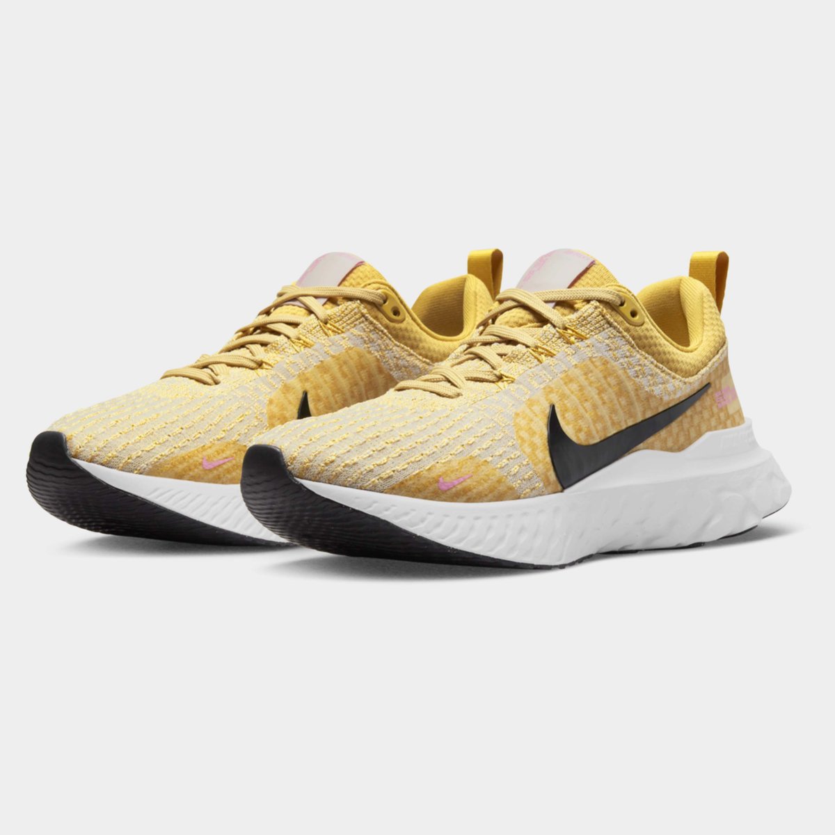 Nike womens gold hotsell running shoes