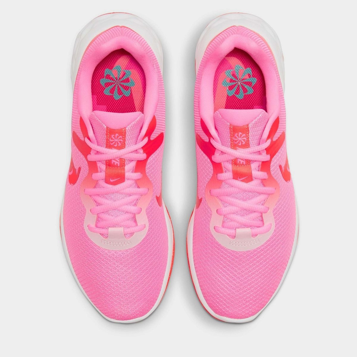 Light pink clearance nike running shoes