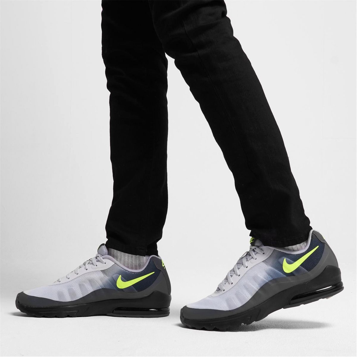 Air Max Invigor Trainers Mens