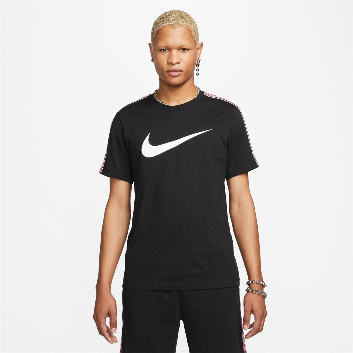 Black and pink hot sale nike t shirt