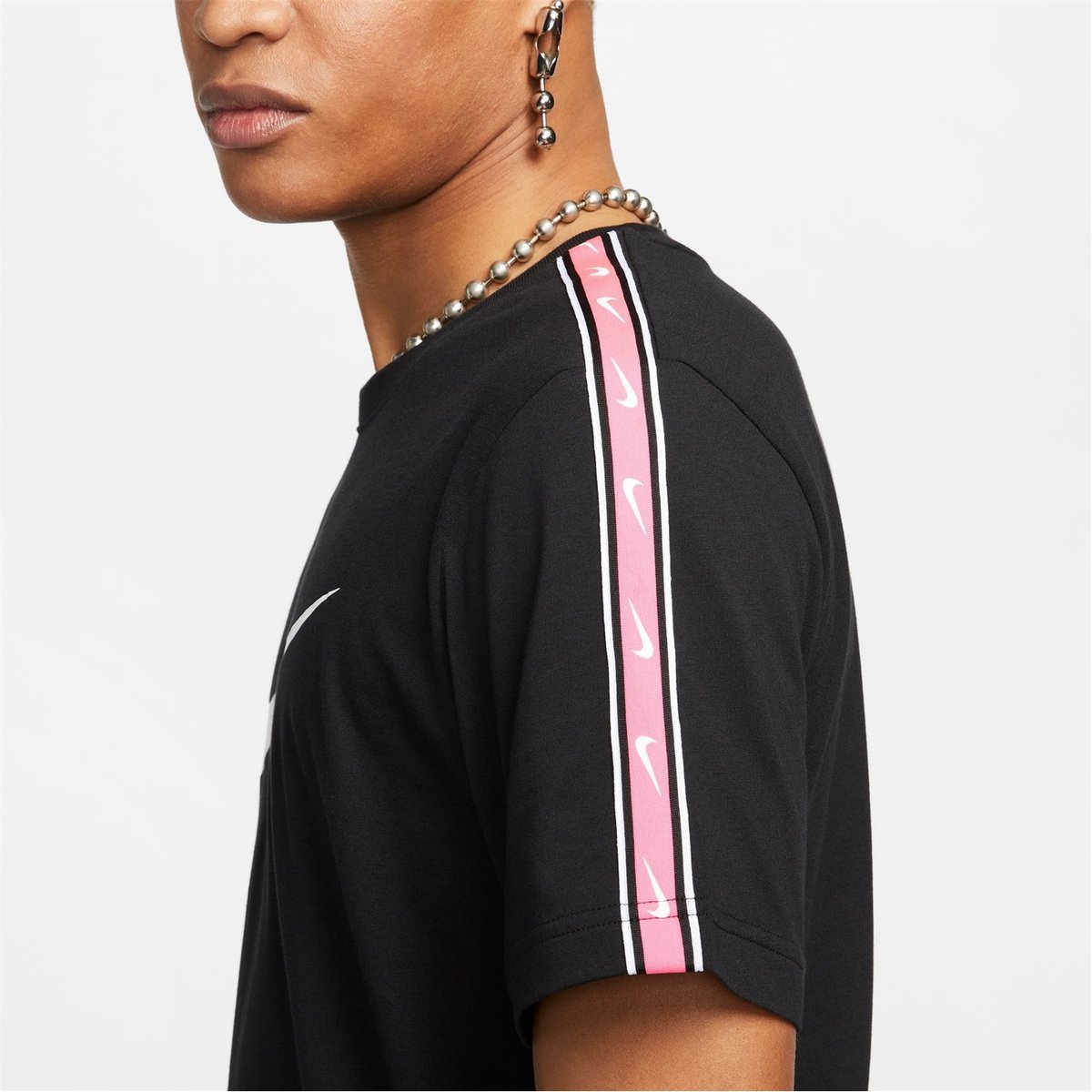 Black nike shirt sales with pink swoosh