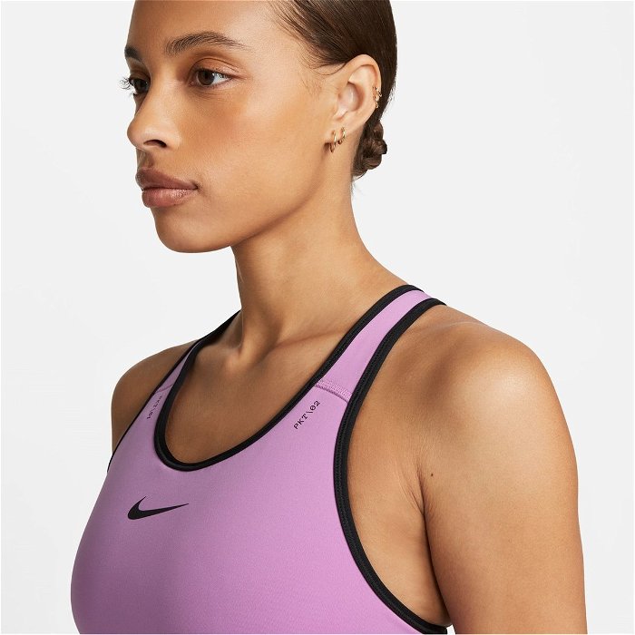 Nike Swoosh On The Run Women's Medium-Support Lightly Lined Sports Bra with  Pockets