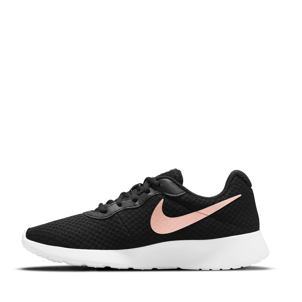 Nike tanjun black store trainers