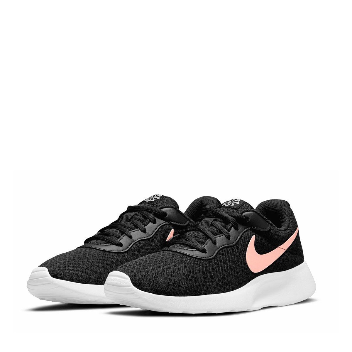 Women's nike tanjun sneakers hot sale black