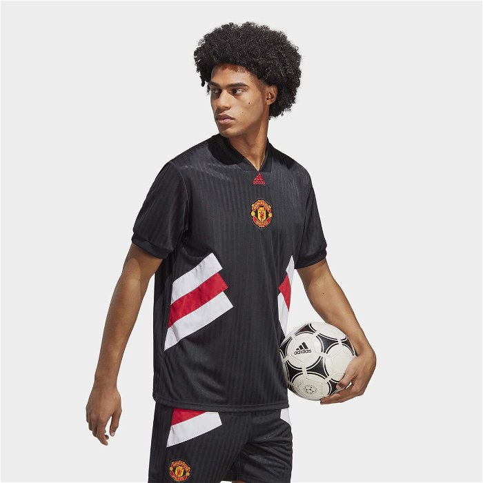 Manchester United adidas Team Logo T-Shirt - Black