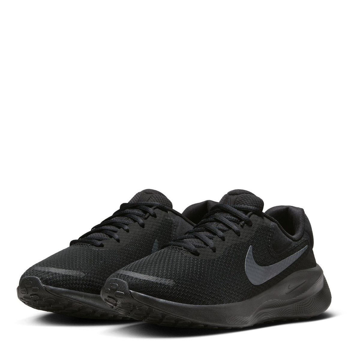 Plain black sale nike running shoes