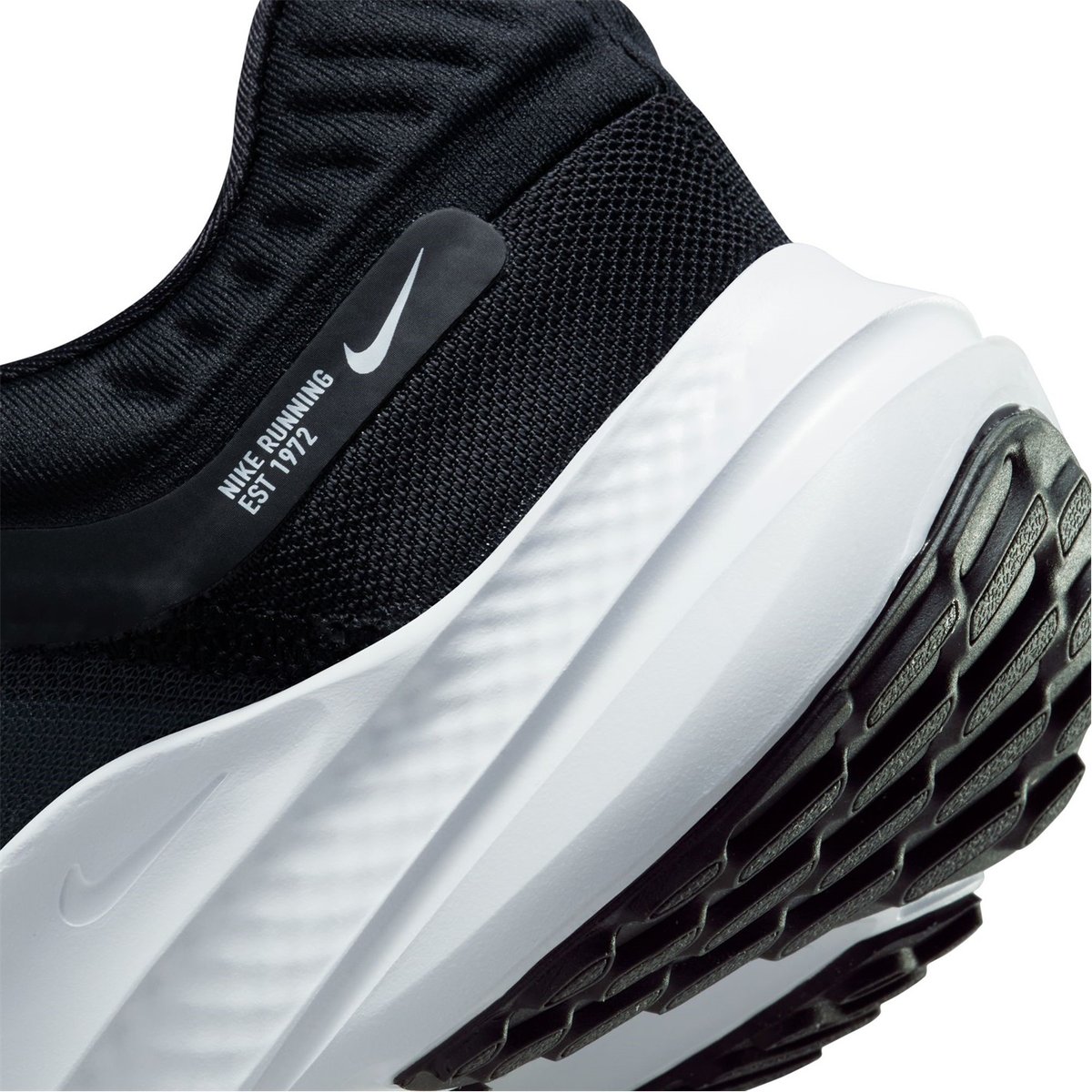 Running quest trainers black hotsell and white