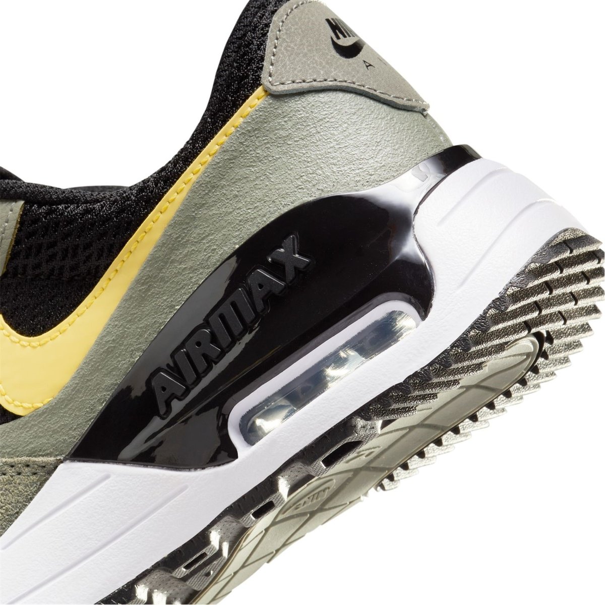 Black/gold air max oketo junior trainers hotsell