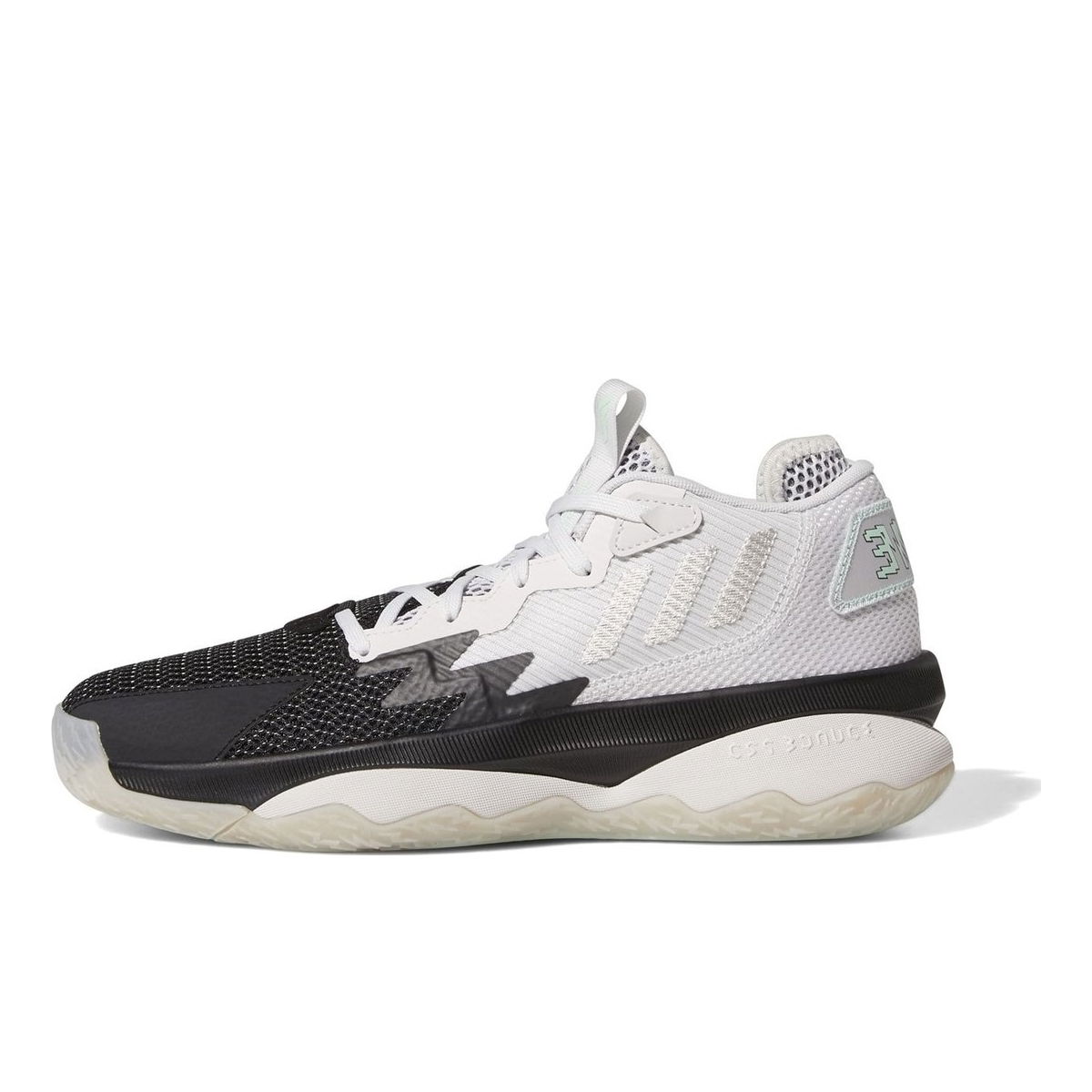 Basketball shoes under on sale 8