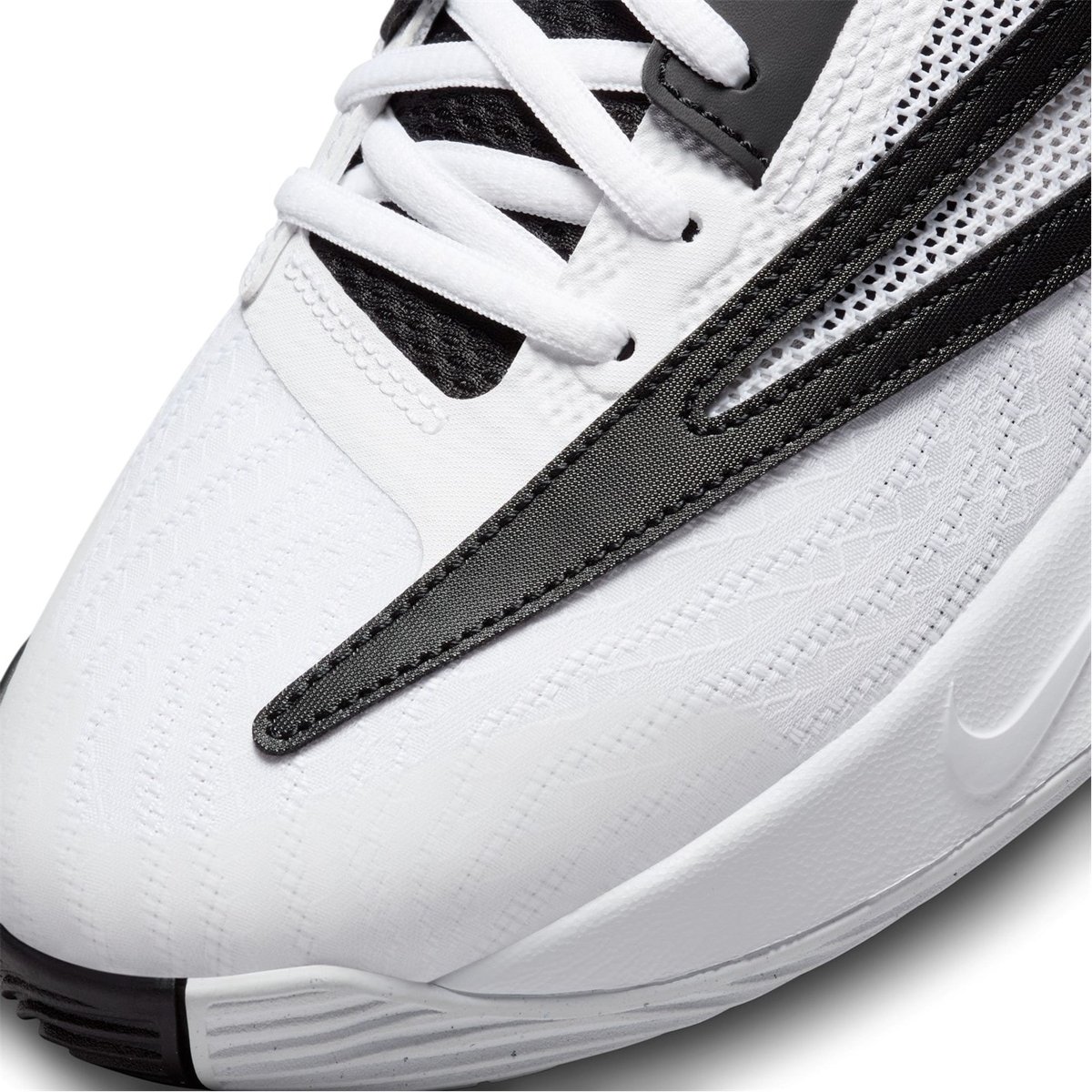 One black one white sale basketball shoes