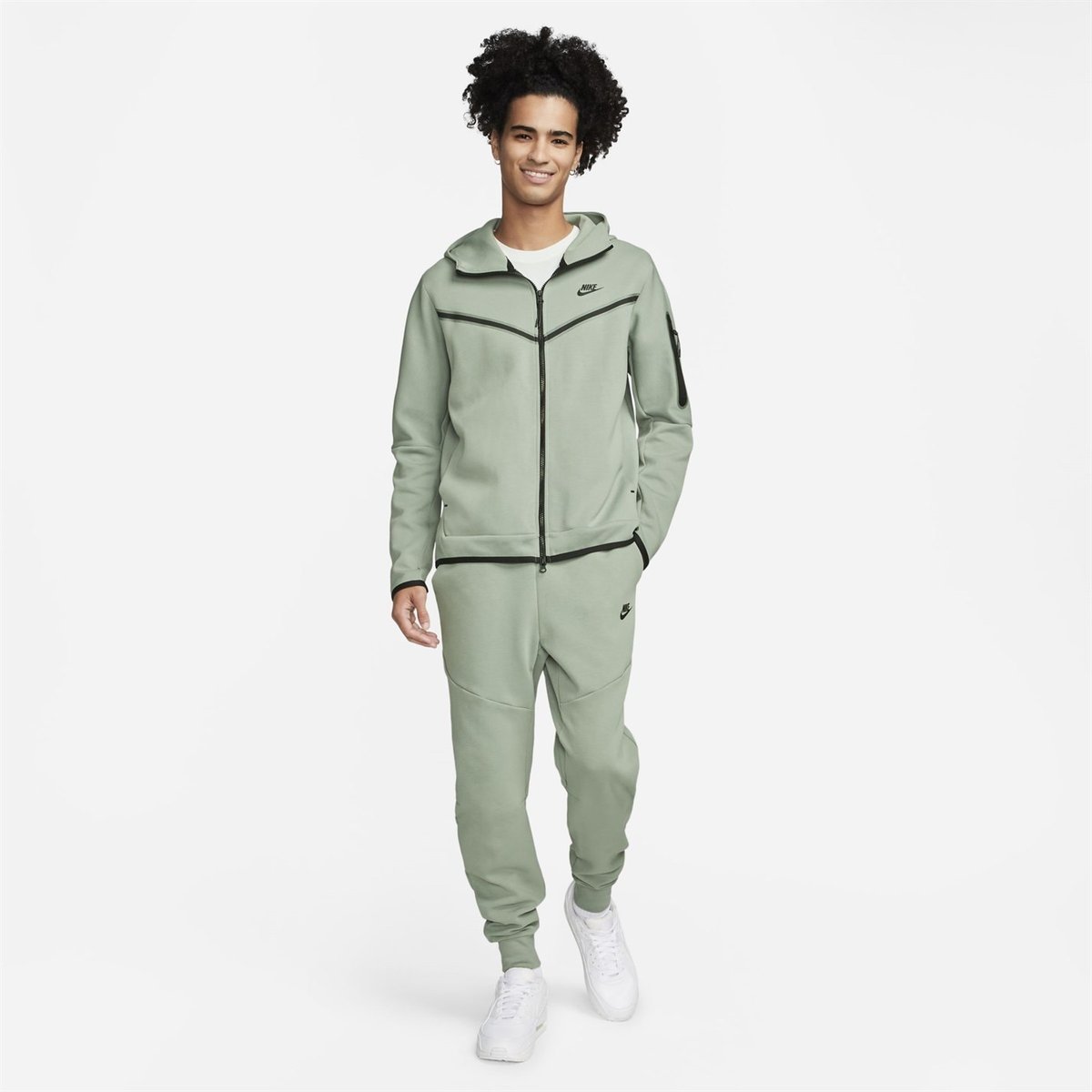 Green nike hotsell tech fleece joggers