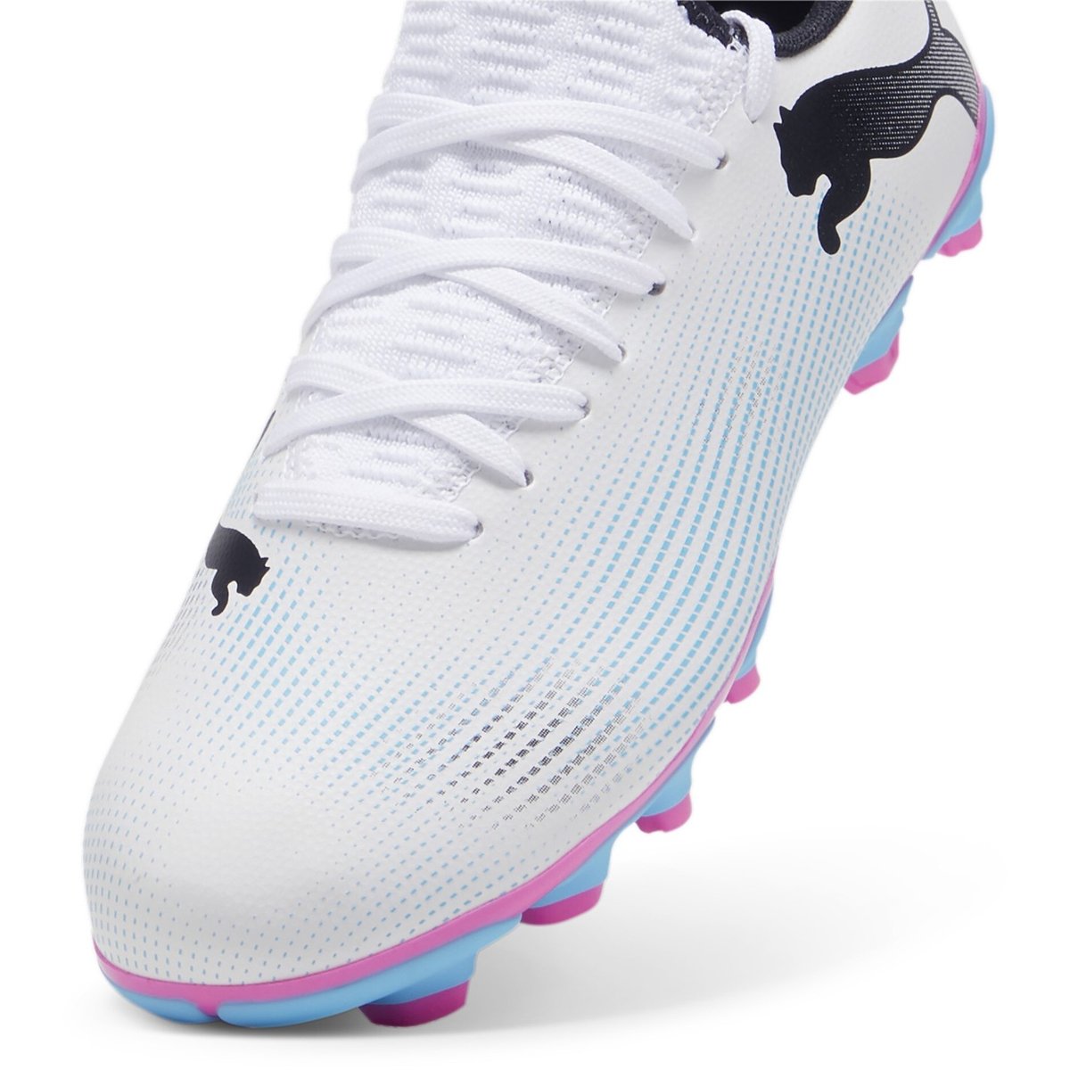 Puma pink deals blue football boots