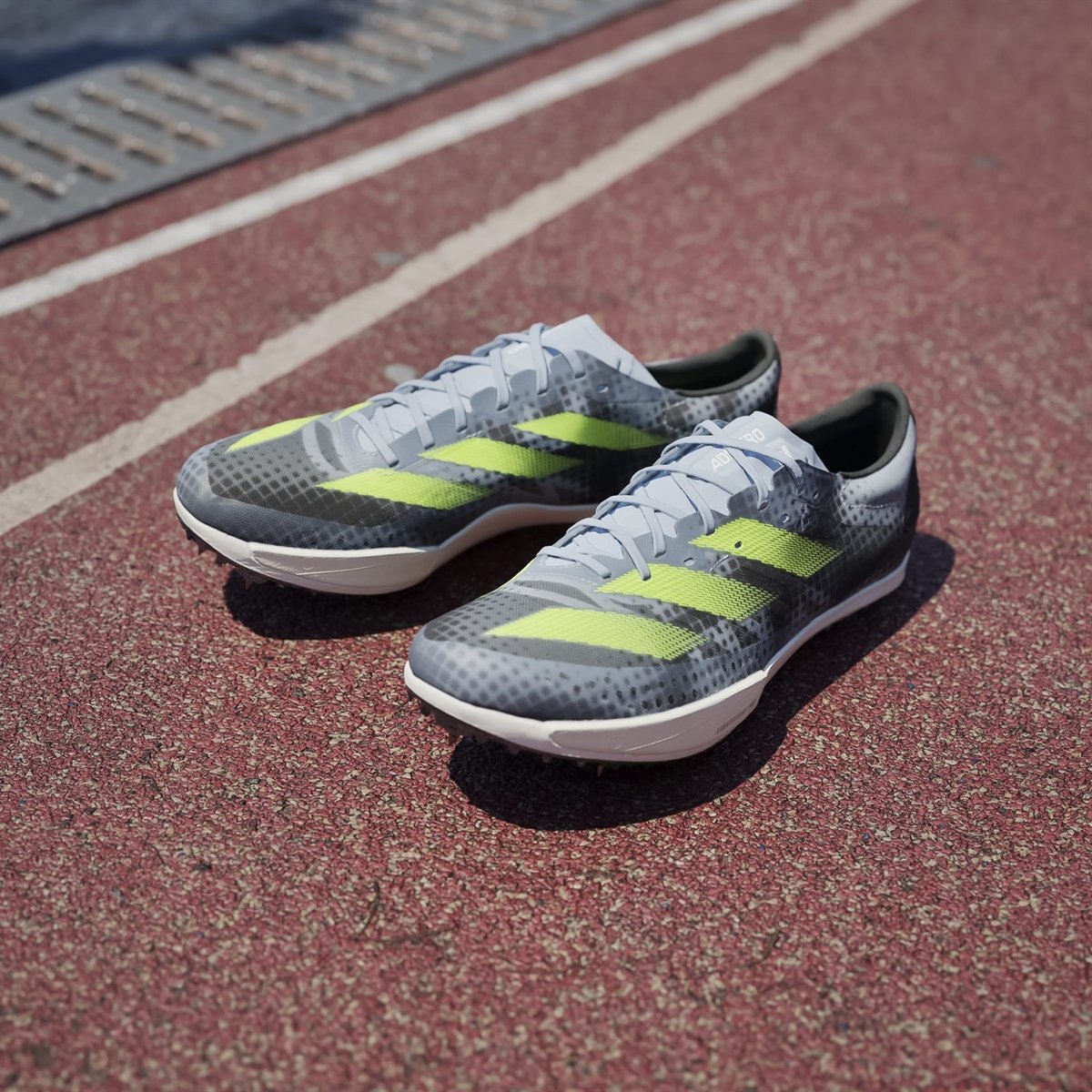 ADIDAS いとおしく ADIZERO ambition