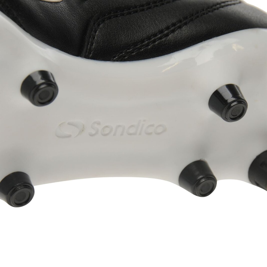 Metal stud clearance junior football boots