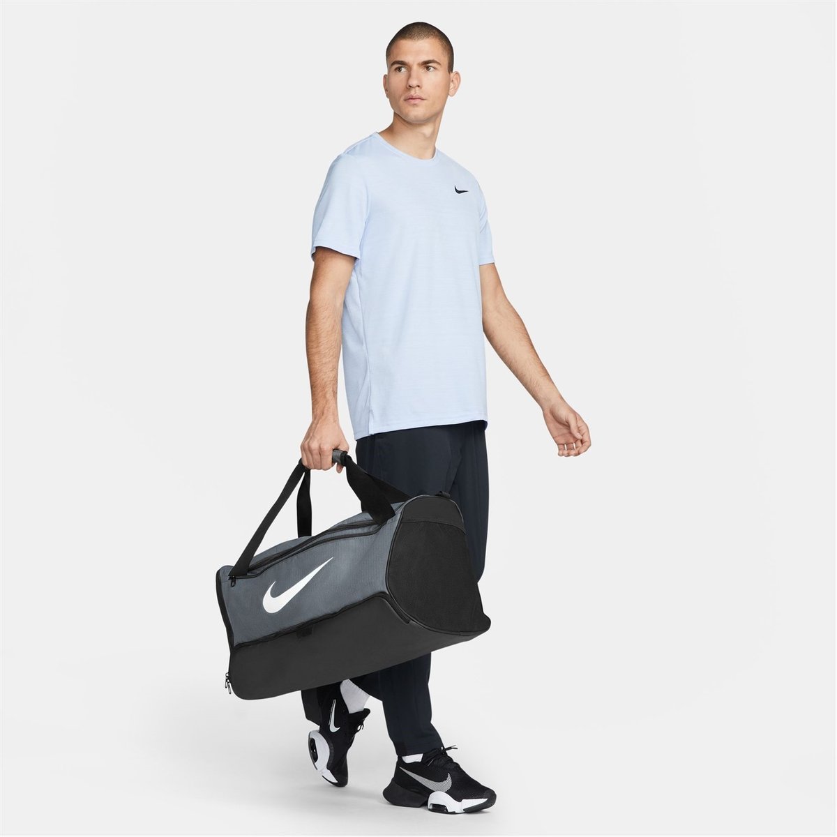 Nike brasilia shop medium holdall