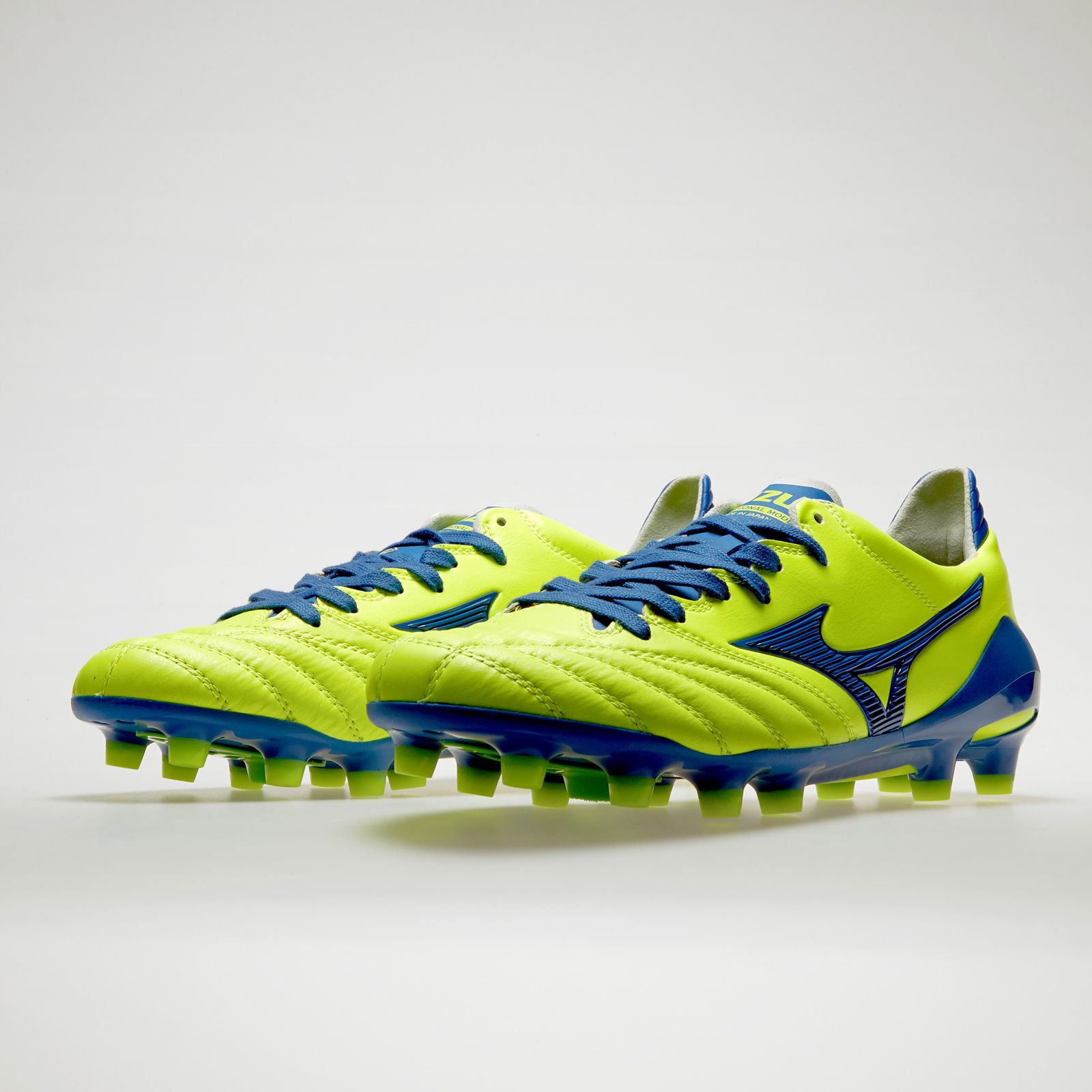 Mizuno yellow deals football boots