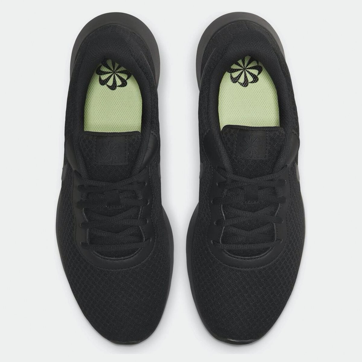 Nike tanjun mens trainers black best sale