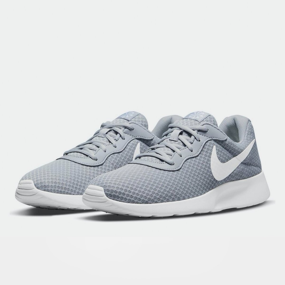 Nike tanjun mens store trainers white