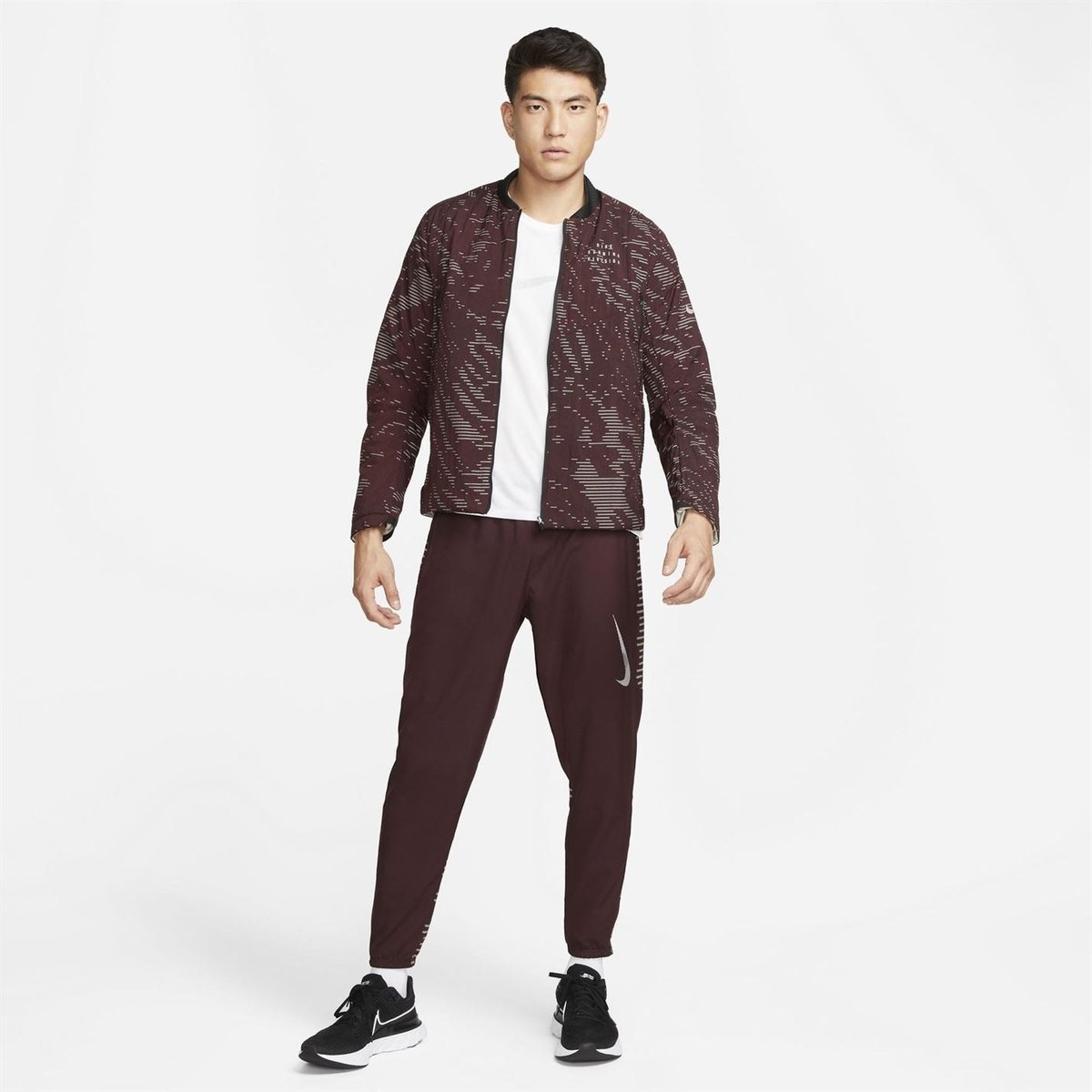 Nike Therma-FIT Repel Run Division Reversible Jacket Burgundy, £27.00