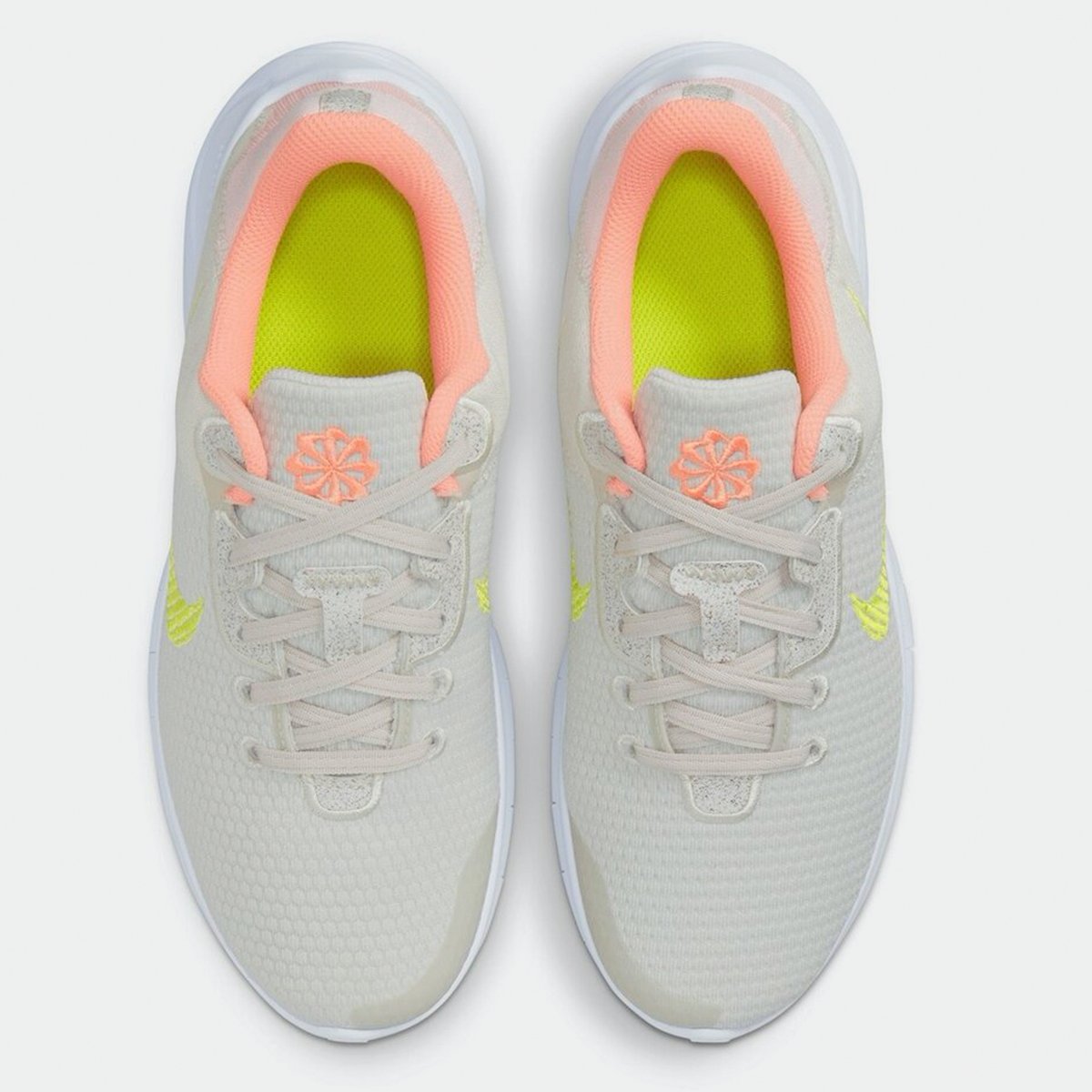 Nike flex experience store rn womens yellow